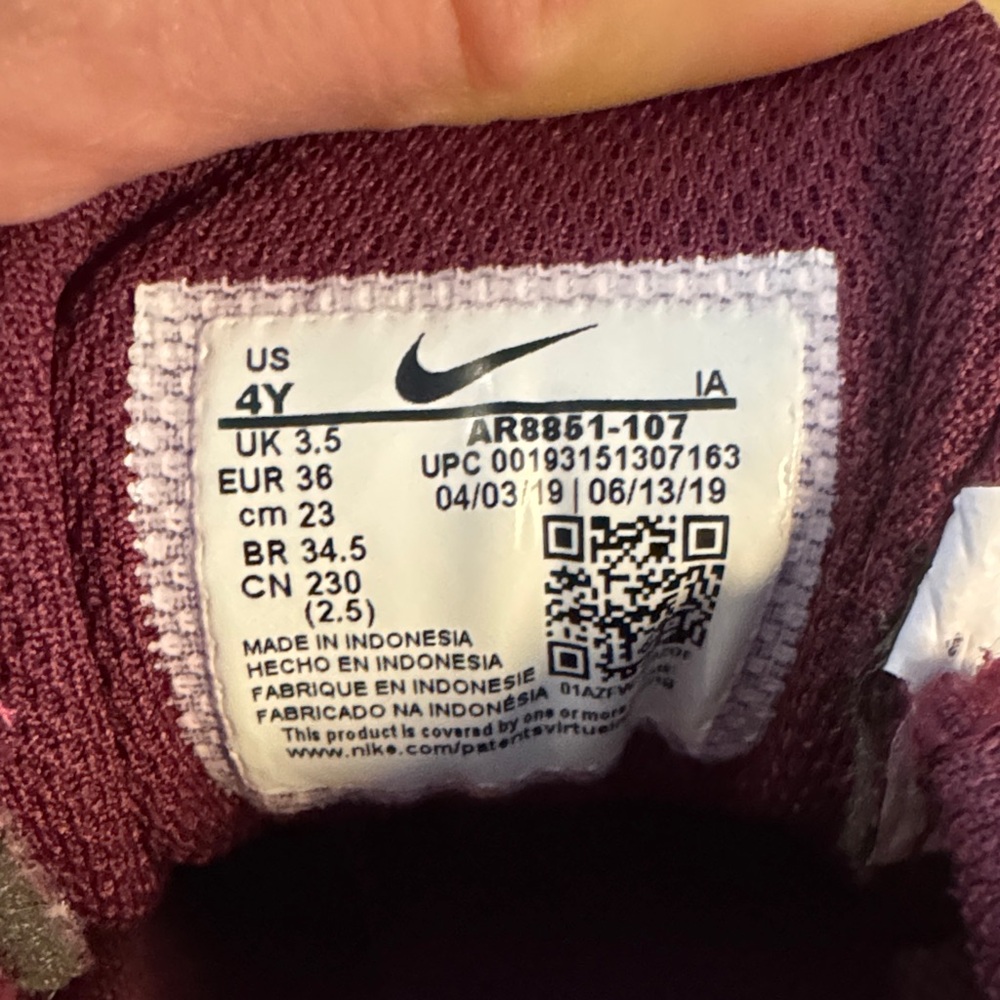 Nike Burgundy and White Mesh Athletic Sneakers Youth 4 - Picture 6 of 6